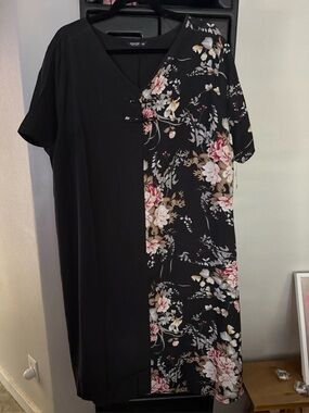 Women’s Black Floral V-Neck Midi Dress